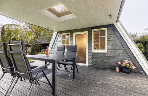 Dannenberg House | Holiday Home 'Elbliebe' with Private Terrace, Wi-Fi and Air Conditioning