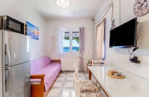 Perigiali House | Holiday Home 'Elia Perigiali Lefkada' with Sea View, Wi-Fi and Air Conditioning