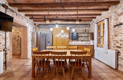 L'Ametlla del Valles House | Holiday Home 'Masia Can Divi' with Mountain Views, Wi-Fi and Air Conditioning