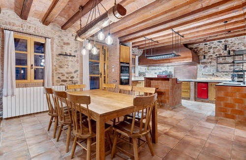 L'Ametlla del Valles House | Holiday Home 'Masia Can Divi' with Mountain Views, Wi-Fi and Air Conditioning