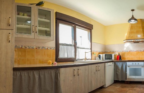 Sotillo del Rincon House | Holiday Home 'Los Robles 1' with Mountain View, Shared Pool and Wi-Fi