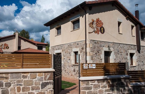 Sotillo del Rincon House | Holiday Home 'Los Robles 1' with Mountain View, Shared Pool and Wi-Fi