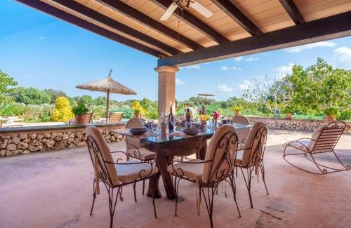 Porreres House | Holiday Home Los Geranios by Interhome
