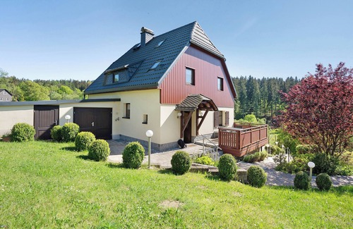 Grossrueckerswalde House | Holiday Home 'Ferienhaus Pöhlbergblick' with Mountain View, Private Terrace and Wi-Fi