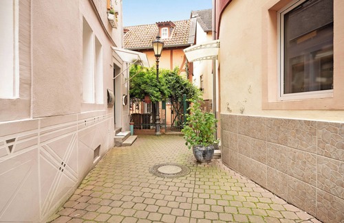 Bad Kreuznach House | Holiday Home 'Ferienhäuschen Am Fischertor' with Private Terrace, Private Garden and Wi-Fi