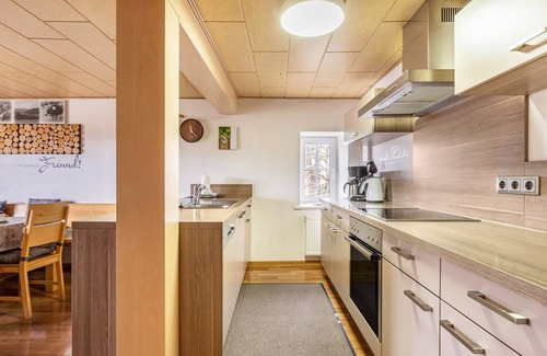 Frankenhofen House | Holiday Home 'Ferienhaus Em Biehl' with Terrace, Garden & Wi-Fi