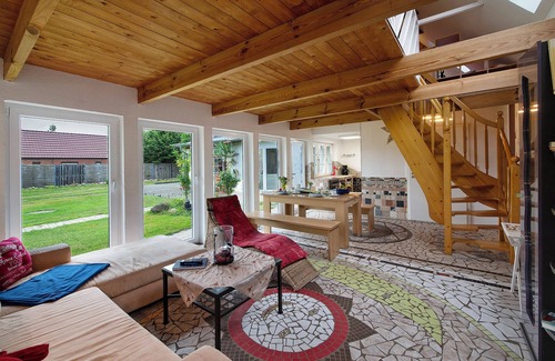 Alt Krenzlin House | Holiday Home 'Ferienhaus Im Grünen' with Shared Terrace, Private Garden and Wi-Fi