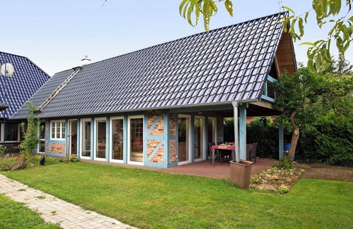Alt Krenzlin House | Holiday Home 'Ferienhaus Im Grünen' with Shared Terrace, Private Garden and Wi-Fi
