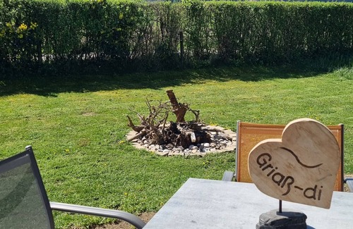 Foderlach House | Holiday Home 'Ferienhaus 3 Seeneck Villach Velden' with Mountain View, Private Terrace and Wi-Fi