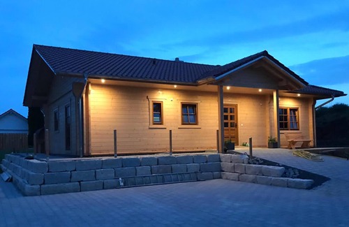 Hettingen House | Holiday Home 'Ferienhaus Traum Teufel' with Shared Terrace, Shared Garden and Wi-Fi