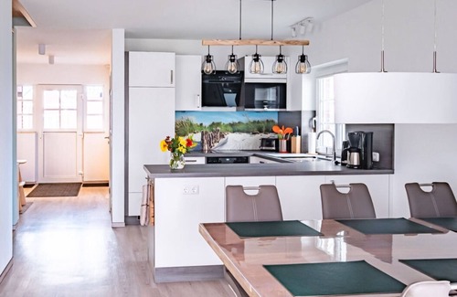 Krummin House | Holiday Home "Ferienhaus Familienkoje Hannah" with Private Terrace, Private Sauna & Wi-Fi