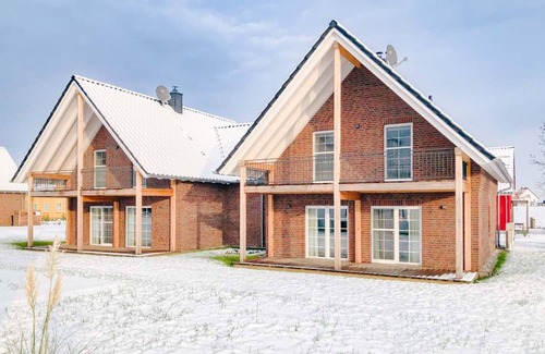 Krummin House | Holiday Home "Ferienhaus Familienkoje Hannah" with Private Terrace, Private Sauna & Wi-Fi