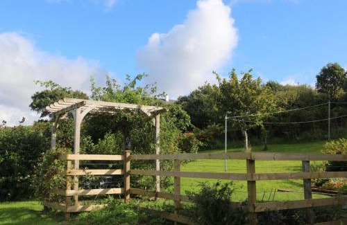 Beinn Orasaigh House | Holiday Home Fiskavaig by Interhome
