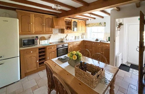 Fremington Cottage | Holiday home for 4 people, breath taking scenery, bike storage, WiFi & only a short walk to the pub.