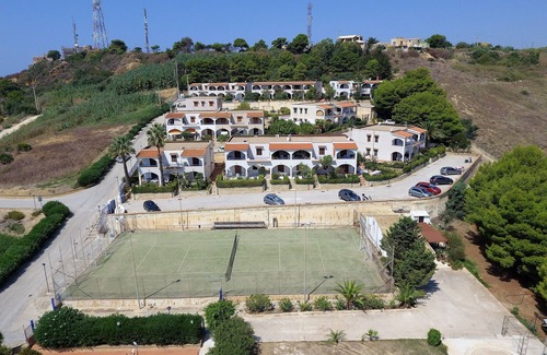 Tonnara di Bonagia Apartment | Holiday Home for 5 People, 200 Meters From the sea and Free Wi-fi