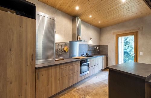 Auriac-du-Perigord House | Holiday Home 'Maison De Vacances Chêne' with Private Terrace and Private Garden