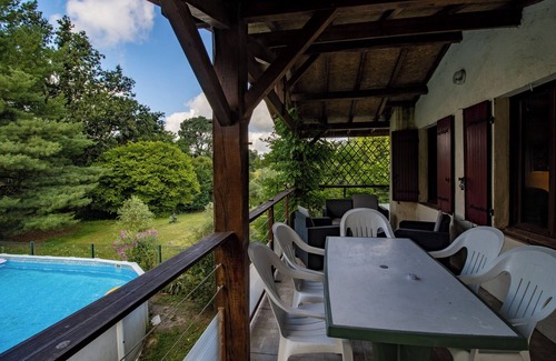 Montpon-Menesterol House | Holiday Home 'Maison De Caractères' with Private Pool, Private Terrace and Wi-Fi