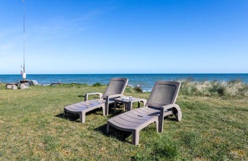 Saint-Laurent-sur-Mer House | Holiday Home Chez Lilo by Interhome