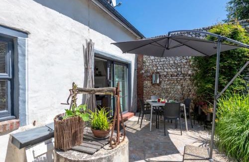 Saint-Pierre-en-Port House | Holiday Home Entre mer et jardin by Interhome