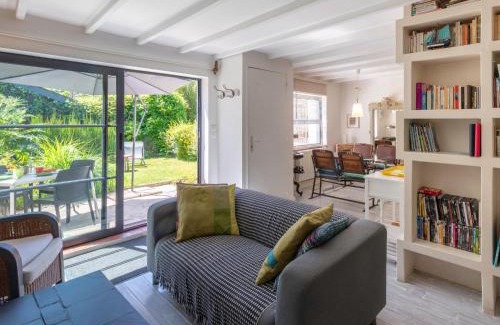 Saint-Pierre-en-Port House | Holiday Home Entre mer et jardin by Interhome