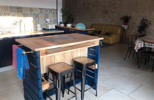 Villeneuve-sur-Lot House | Holiday Home 'Logement Plages' with Private Terrace, Wi-Fi and Air Conditioning