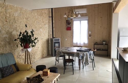 Villeneuve-sur-Lot House | Holiday Home 'Logement Plages' with Private Terrace, Wi-Fi and Air Conditioning