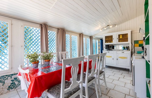Gaillan-en-Medoc House | Holiday Home "Gîte 2 à la Maison Mosaïc" with Shared Pool & Wi-Fi