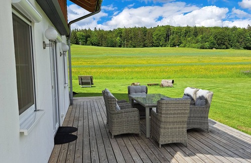 Gemarkung Oberdigisheim House | Holiday Home 'Geyerbad' with Private Terrace and Wi-Fi