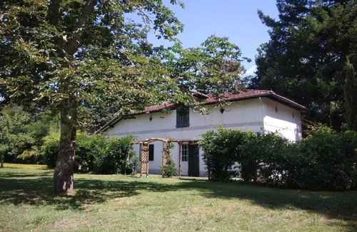 Castets House | Holiday Home 'Gîte 2ch 2sdb Piscine 20min Plages' with Shared Pool
