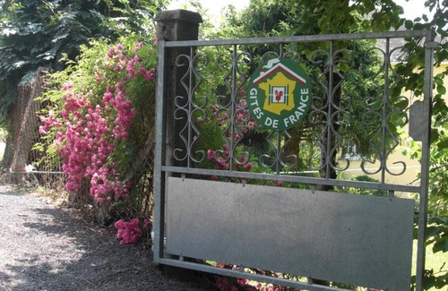 Allassac House | Holiday Home 'Gîte La Chartrouille' with Private Terrace, Private Garden and Wi-Fi