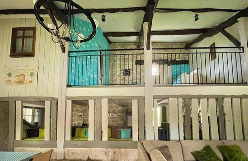 Colayrac-Saint-Cirq House | Holiday Home 'Gîte Malabeille' with Shared Pool, Private Terrace and Wi-Fi