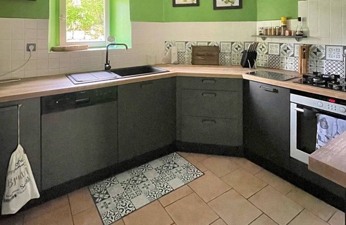 Colayrac-Saint-Cirq House | Holiday Home 'Gîte Malabeille' with Shared Pool, Private Terrace and Wi-Fi