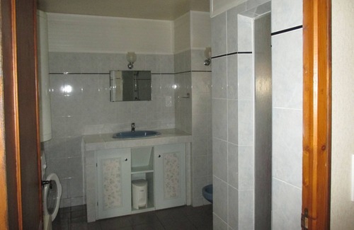 Labrihe House | Holiday Home 'Gite Plavengudo' with Private Terrace, Private Garden and Wi-Fi