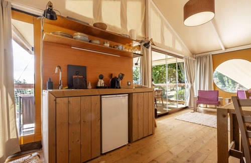 Sorano House | Holiday Home 'Glamping La Ghianda 1' with Mountain View, Wi-Fi and Air Conditioning