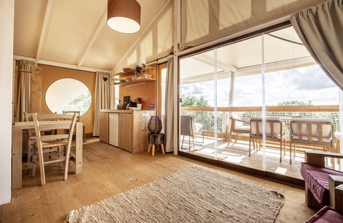Sorano House | Holiday Home 'Glamping La Ghianda 2' with Mountain View, Wi-Fi and Air Conditioning