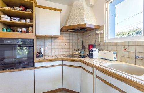 Douarnenez House | Holiday Home 'Grande Maison Familiale' with Private Terrace and Private Garden