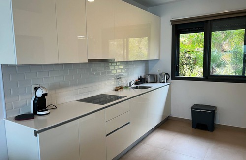 Manilva House | Holiday Home 'Great Townhouse Close To The Beach' with Sea View, Wi-Fi and Air Conditioning