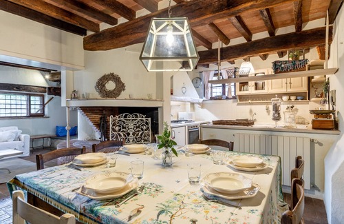 Santa Lucia House | Holiday Home 'Greg's House' with Private Pool, Garden and Wi-Fi