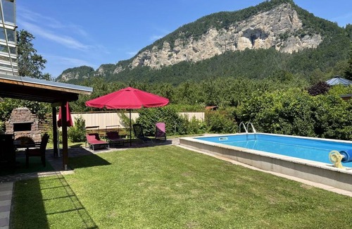 Gallizien House | Holiday Home "Haus Linsendorf" with Private Lake Access, Pool & Wi-Fi