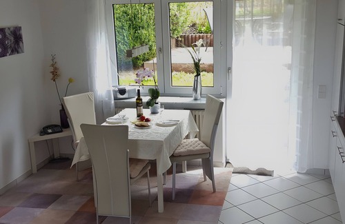 Lipburg House | Holiday Home 'Häusle' with Mountain View, Private Terrace and Wi-Fi