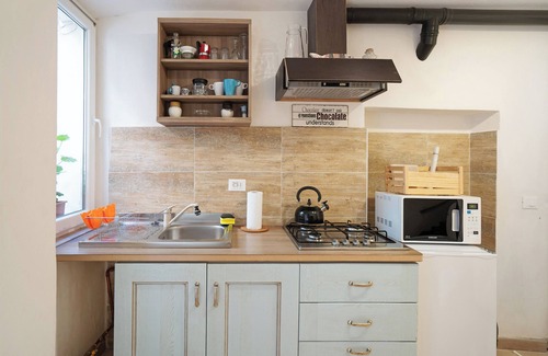 Pitelli House | Holiday Home Hemingway's Shelter with Terrace & Wi-Fi