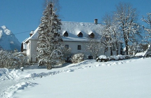 Vorderstoder House | Holiday home in a mountain village with a fantastic mountain backdrop