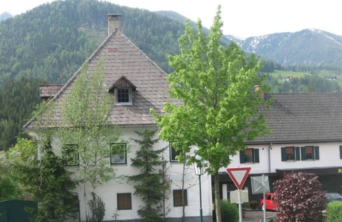 Vorderstoder House | Holiday home in a mountain village with a fantastic mountain backdrop