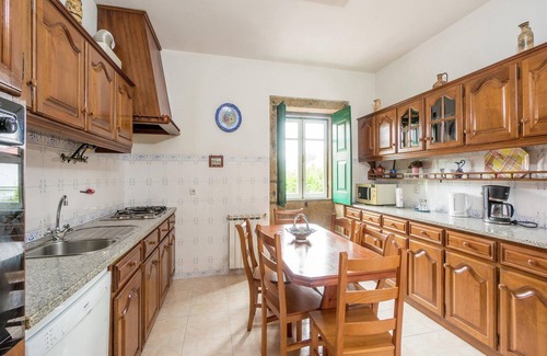Ponte de Lima House | Holiday Home in Arcozelo with Private Pool