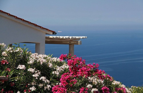 Marciana House | Holiday home in a unique location above the sea
