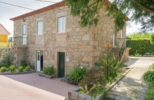 Ponte de Lima House | Holiday Home in Arcozelo with Private Pool