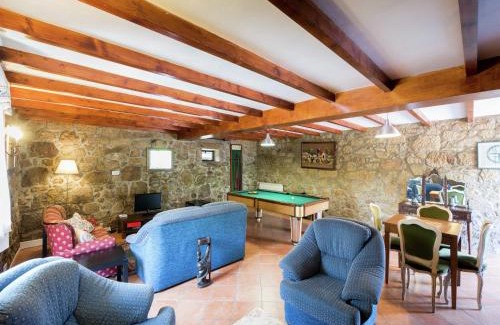Ponte de Lima House | Holiday Home in Arcozelo with Private Pool