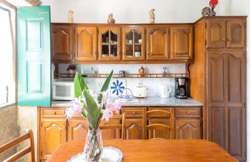 Ponte de Lima House | Holiday Home in Arcozelo with Private Pool