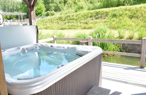 Gembes House | Holiday Home in Bièvre near Forest & Pond