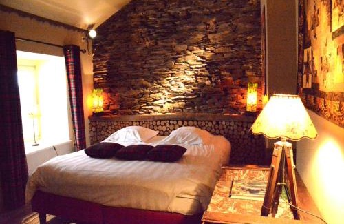 Gembes House | Holiday Home in Bièvre near Forest & Pond